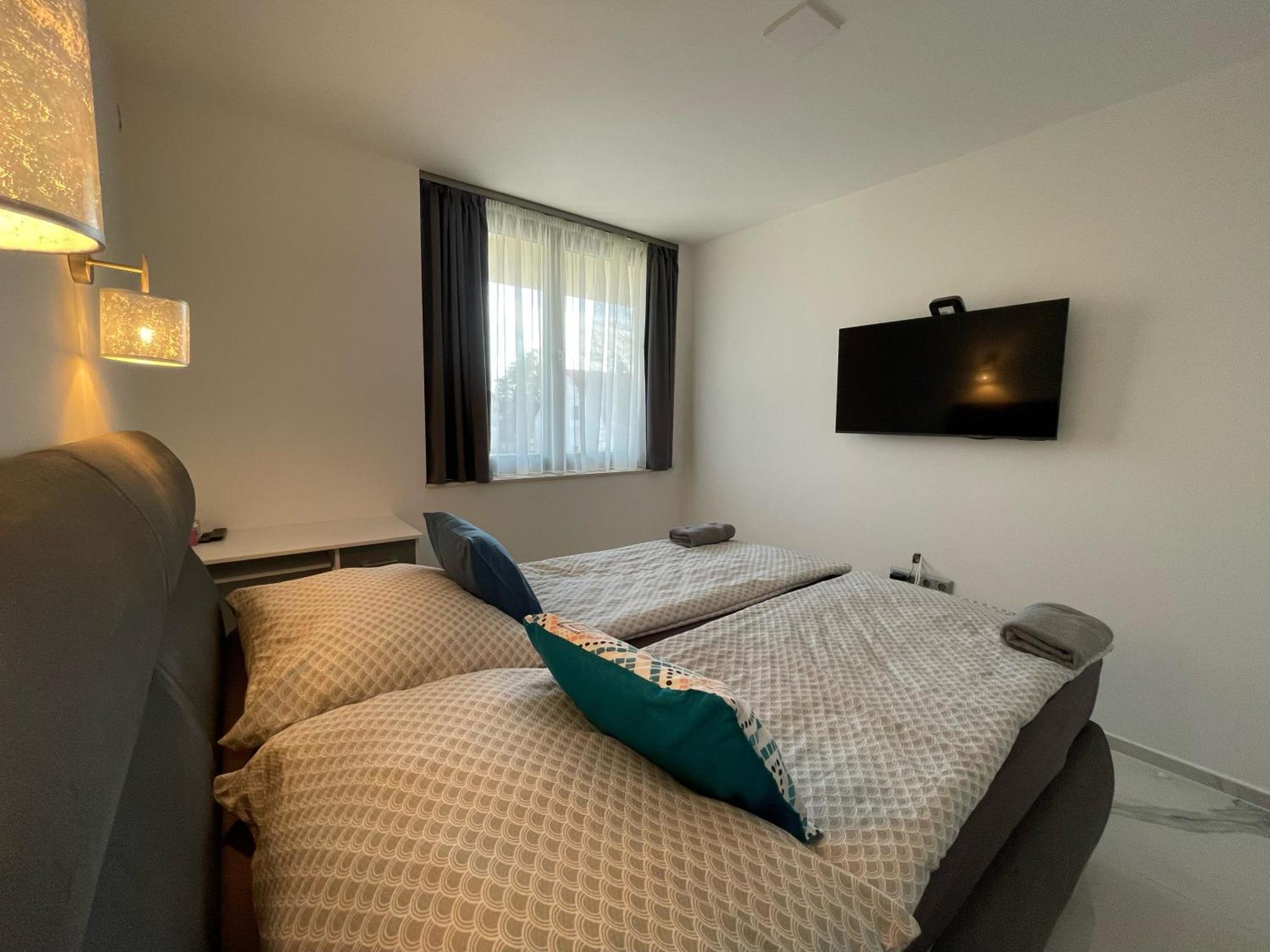Almádiluxusapartman2 Balatonalmádi Esterno foto